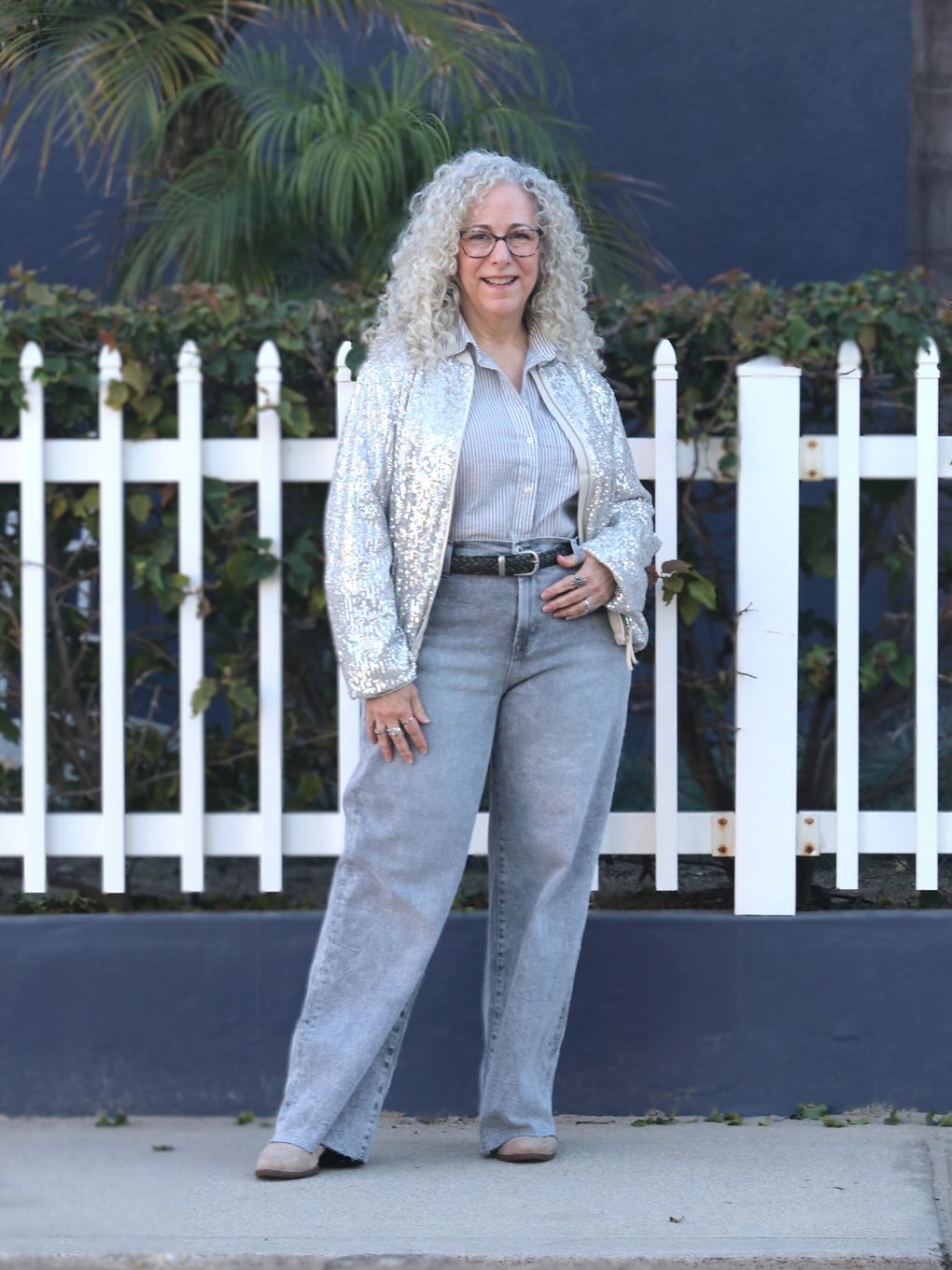 Q - Would you, could you … wear sequins for every day? 

A - absolutely!

That’s it. Easy, peasy. 

📸: @mark_m_perez 

#sequinjacket #sparkleandshine #fashionover50 #styleover50 #over50blogger #50plusandfabulous #styleatanyage #aginggracefully #everydaystyle #agelessstyle #personalstyle #ageisjustanumber #nevertooold #olderandbolder