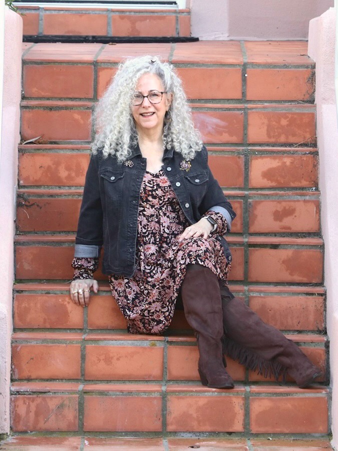 📱Coming to terms with a few inevitable “end of life” realities.📱

Not the heavy, philosophical kind—more like the kind that involves unexpected shutdowns, dramatic pauses, and a startling amount of sighing. And yes, it’s me doing the sighing.

So ya, my tech devices needed to be replaced. On the plus side, my holiday gift shopping for me is done 😂 

More of that story and a useful list of holiday gift ideas for anyone is on the blog (🔗 in bio)

📸: @mark_m_perez 

#holidaygiftideas #shoppingformyself #fashionover50 #styleover50 #over50blogger #50plusandfabulous #styleatanyage #aginggracefully #everydaystyle #agelessstyle #personalstyle #ageisjustanumber #nevertooold #olderandbolder #crazycurls #embracethegray #grayhairdontcare #silverstyle #curlygirl #grayhairstyle #ditchthedye #naturalcolorhair